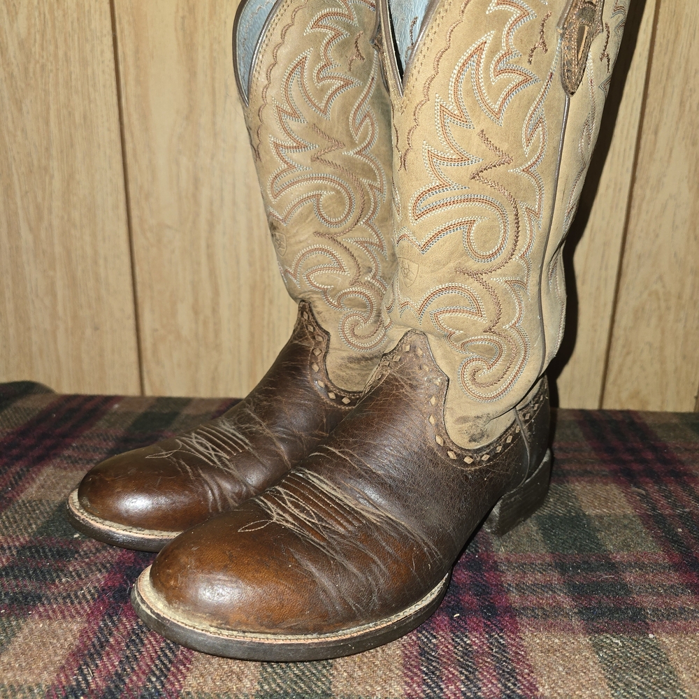 Ariat  Brown and Tan Cowboy Boots